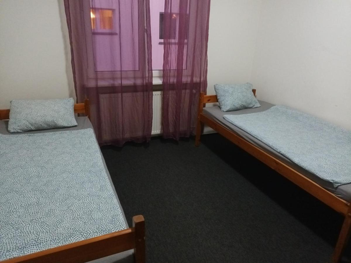 Polsland Hostels Airport Varsovia Exterior foto